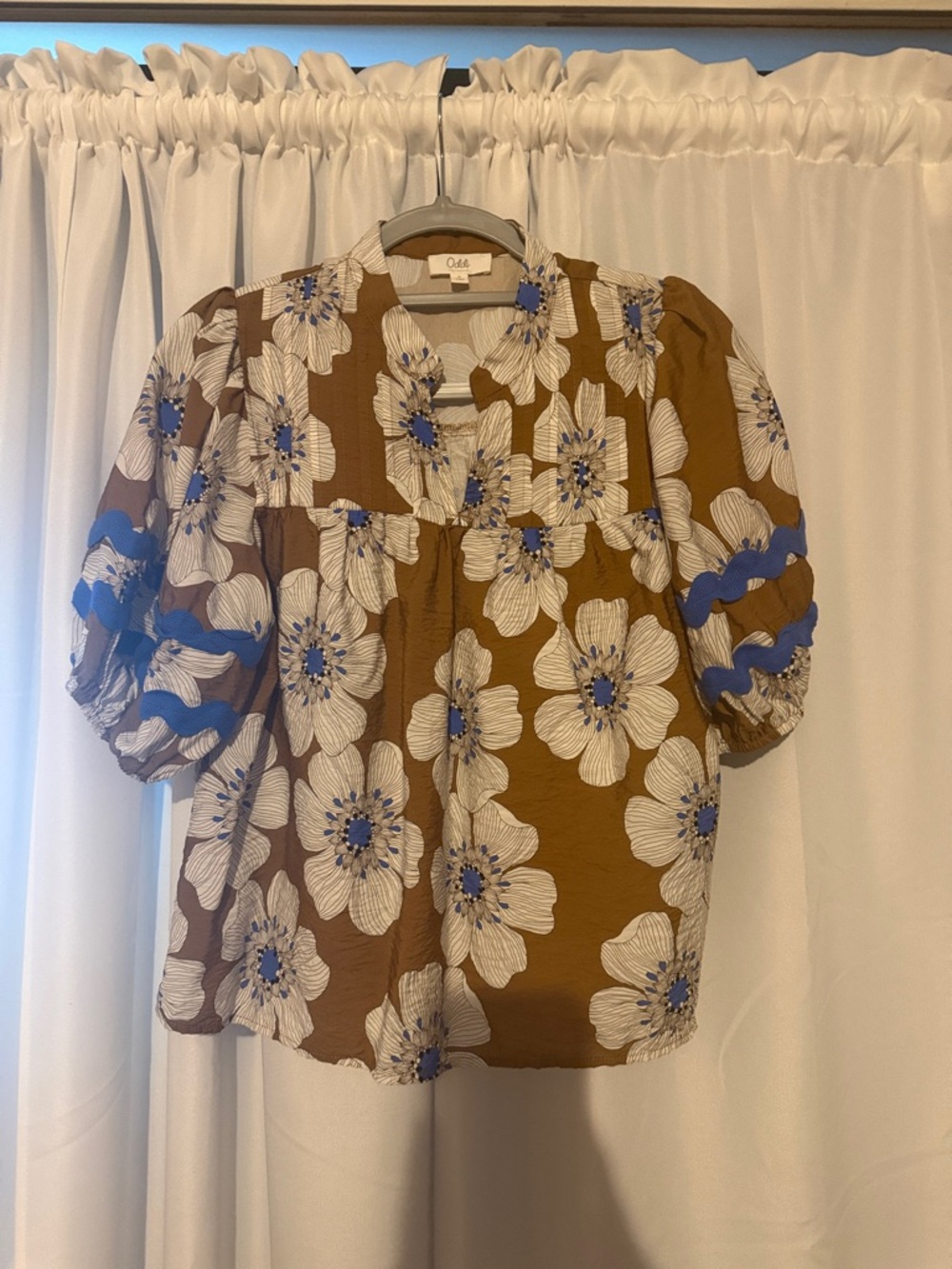 Oddi Brown Floral Puff-Sleeve Blouse with Blue Accents PTP:19
